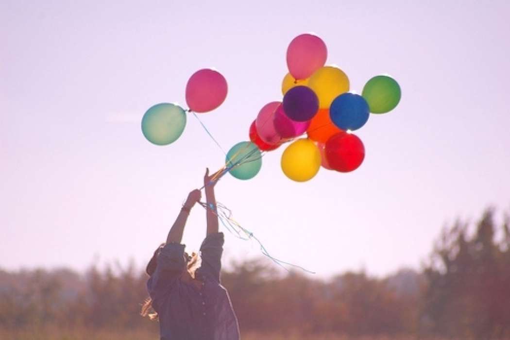 ballons-balloons-colors-cute-girl-photography-Favim.com-89864