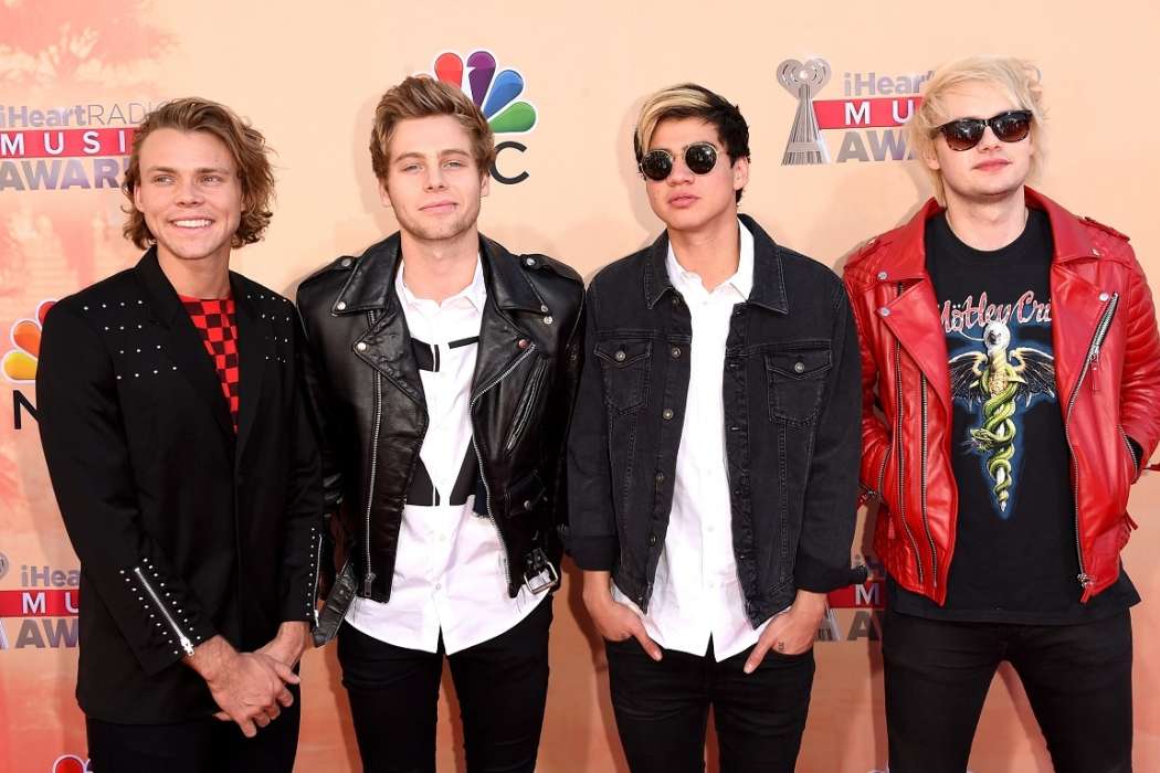 5-seconds-of-summer-at-2015-iheartradio-music-awards-red-carpet