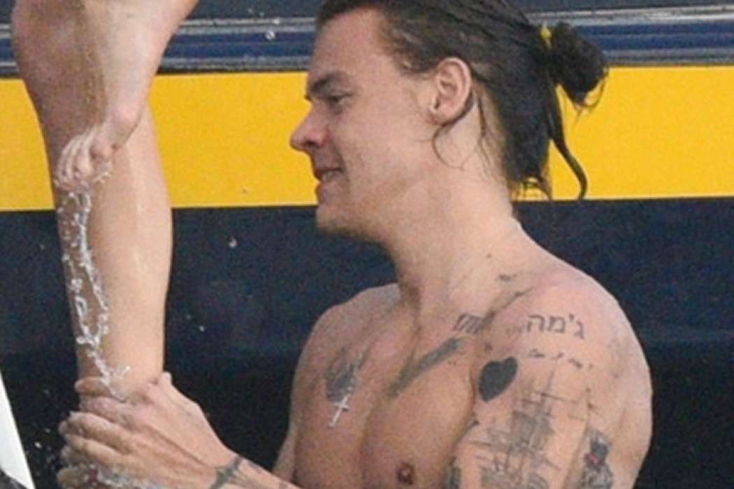 harry-styles-wont-let-go-of-kendall-jenner-in-st-barts-07