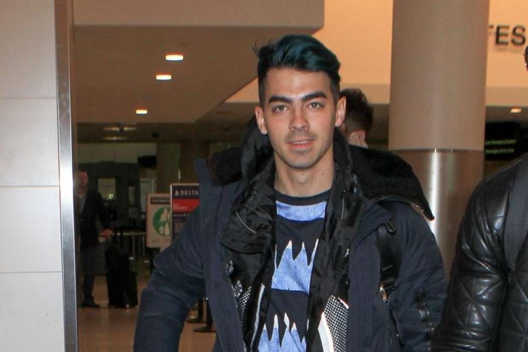 joe-jonas-dating-jessica-serfati