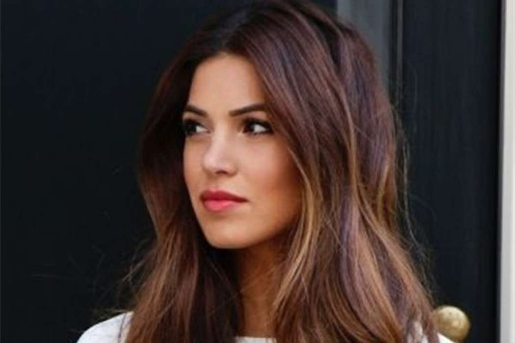 Brown-ombre-balayage-hairstyle-long-wavy-hair-with-highlight