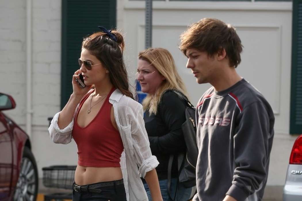louis-tomlinson-danielle-campbell-grocery-shopping-05