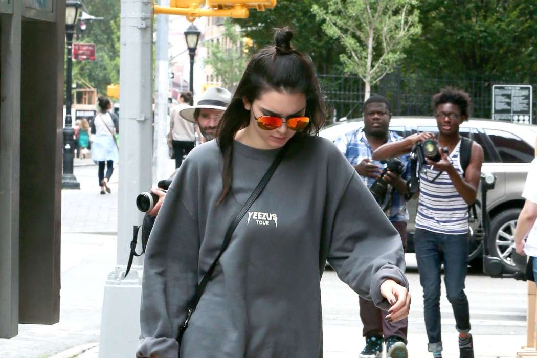 kendall-jenner-sweatshirt_2015_6.0