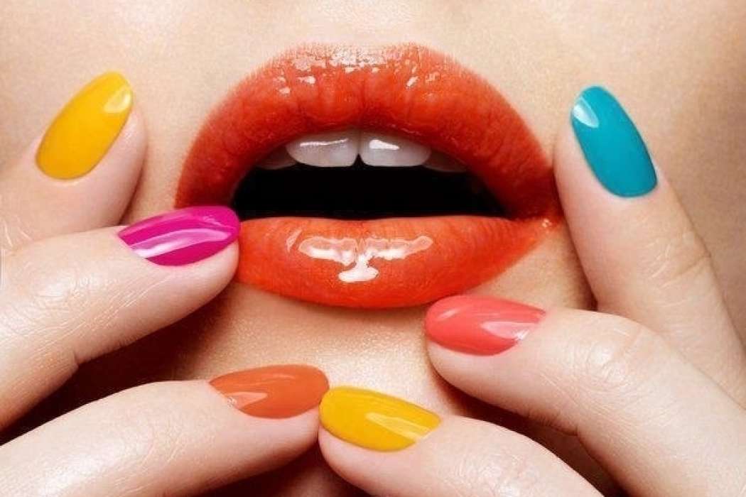 18534-Colorful-Nails