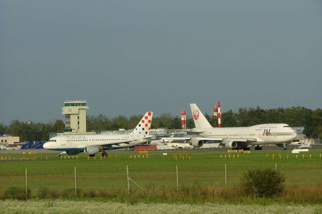 JAL_-B747_at_Zagreb_airport