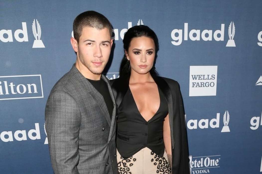 Nick-Jonas-Demi-Lovato-2016-GLAAD-Media-Awards-e1459693946452