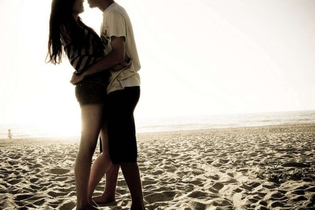 beach-boy-couple-girl-love-young-love-favim-com-45614-1