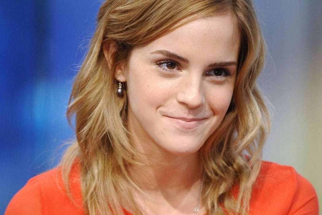 emma-watson-cute-wallpapers-3