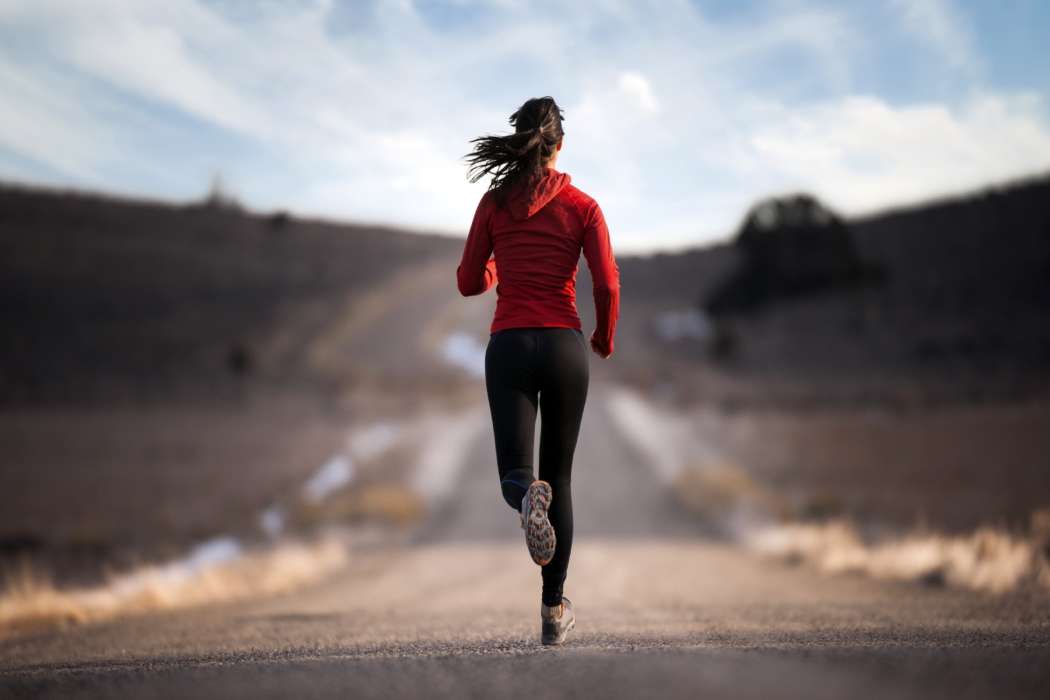 Girl-Running-Beautiful-Wallpaper