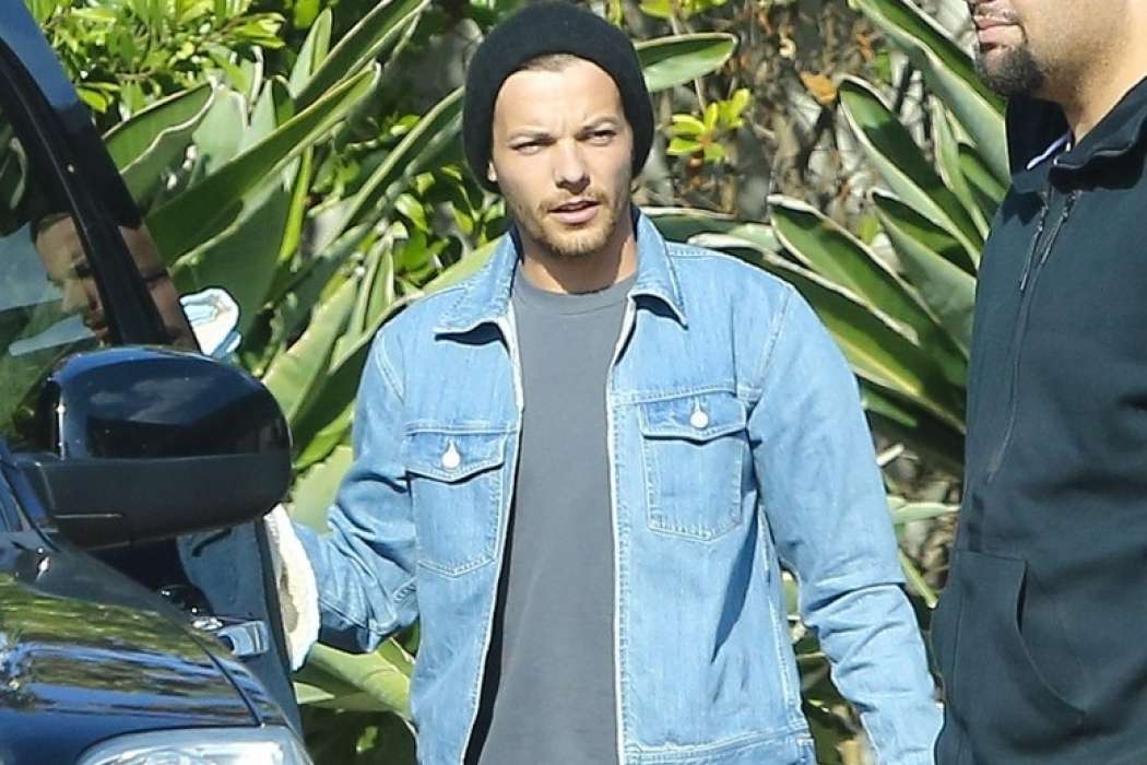 louis-tomlinson-meets-up-with-briana-jungwirth-08