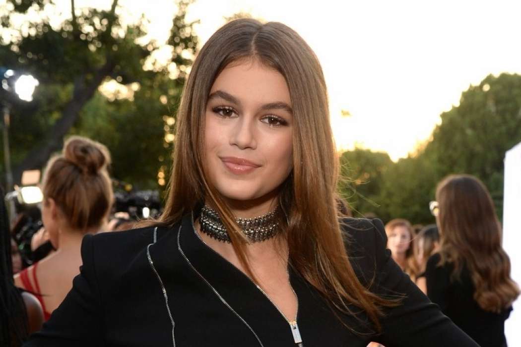 kaia-gerber-gets-family-support-at-sister-cities-premierter10mytext
