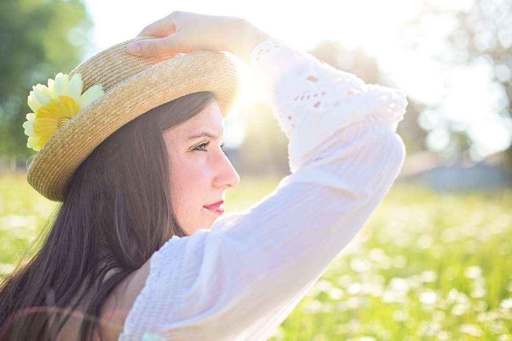 ženska klobuk sonce bela