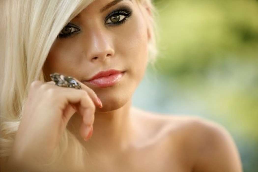 beautiful-girl-nice-face-close-up-makeup-550x351_hcgn