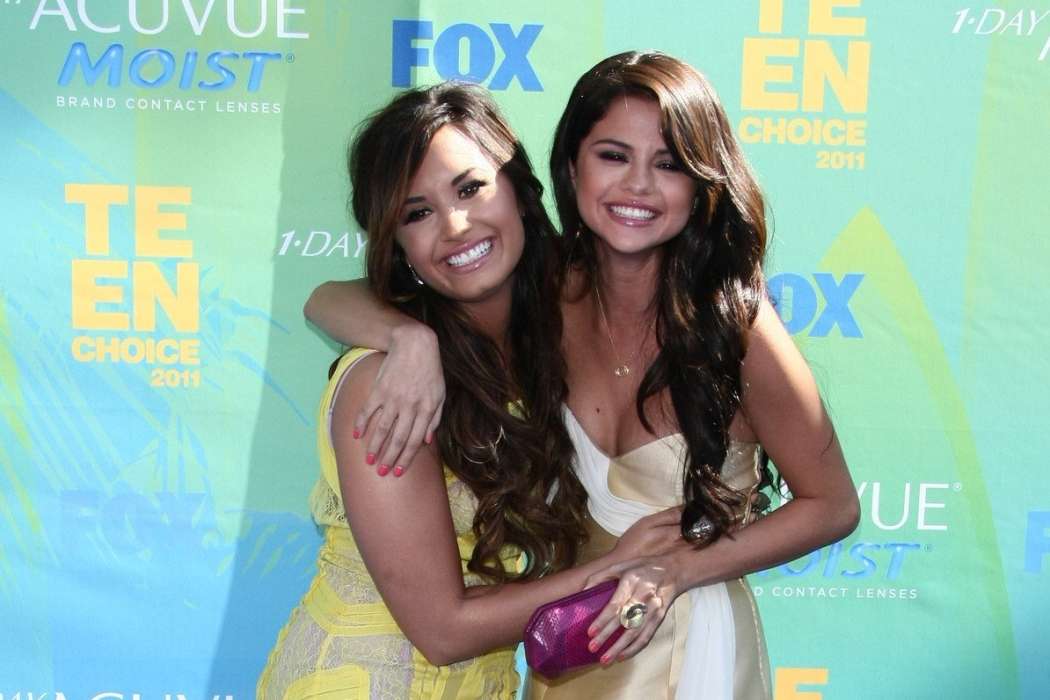 Demi lovato in selena gomez