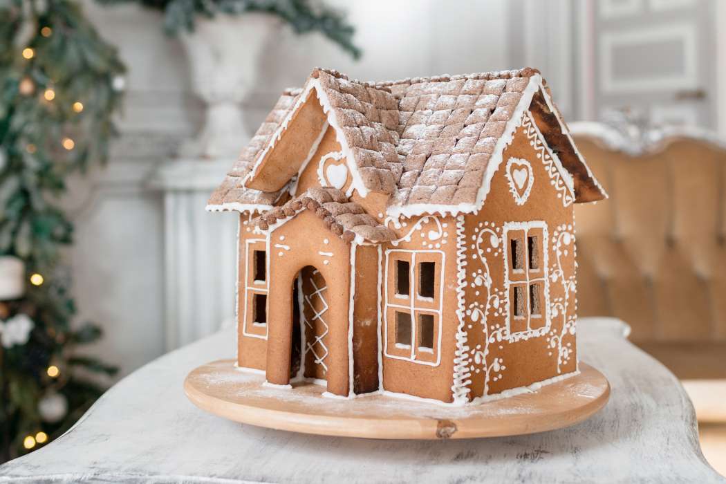 medena-hiška, medena-hišica, hiška-iz-medenega-testa, gingerbread-house