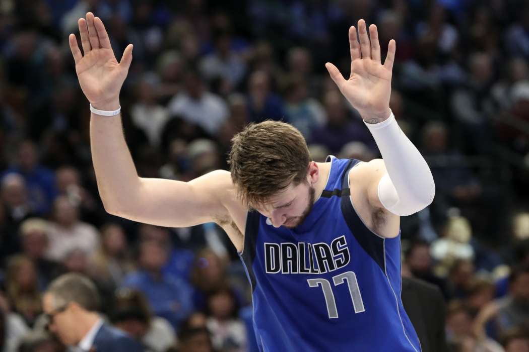 luka doncic chicago 3 re