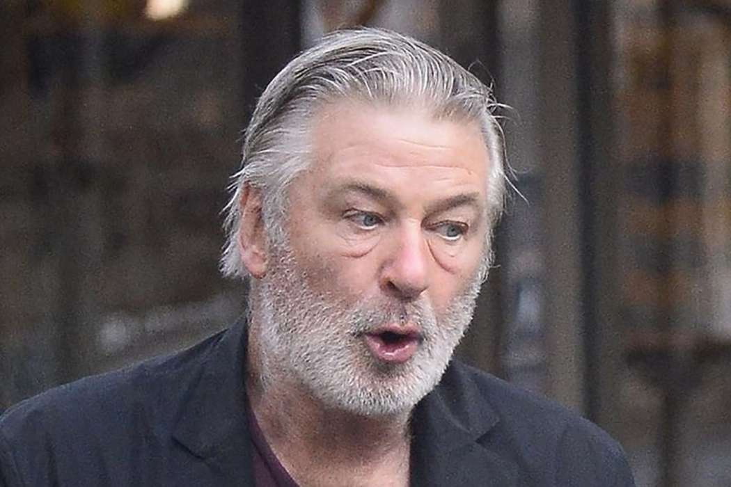 Alec Baldwin se je znašel v res hudi situaciji ... Grozi mu celo zapor