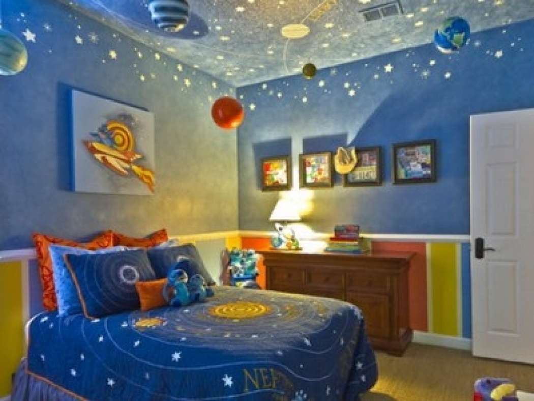 Boys-Room-Ideas-with-Space-Wall-Mural-400x300