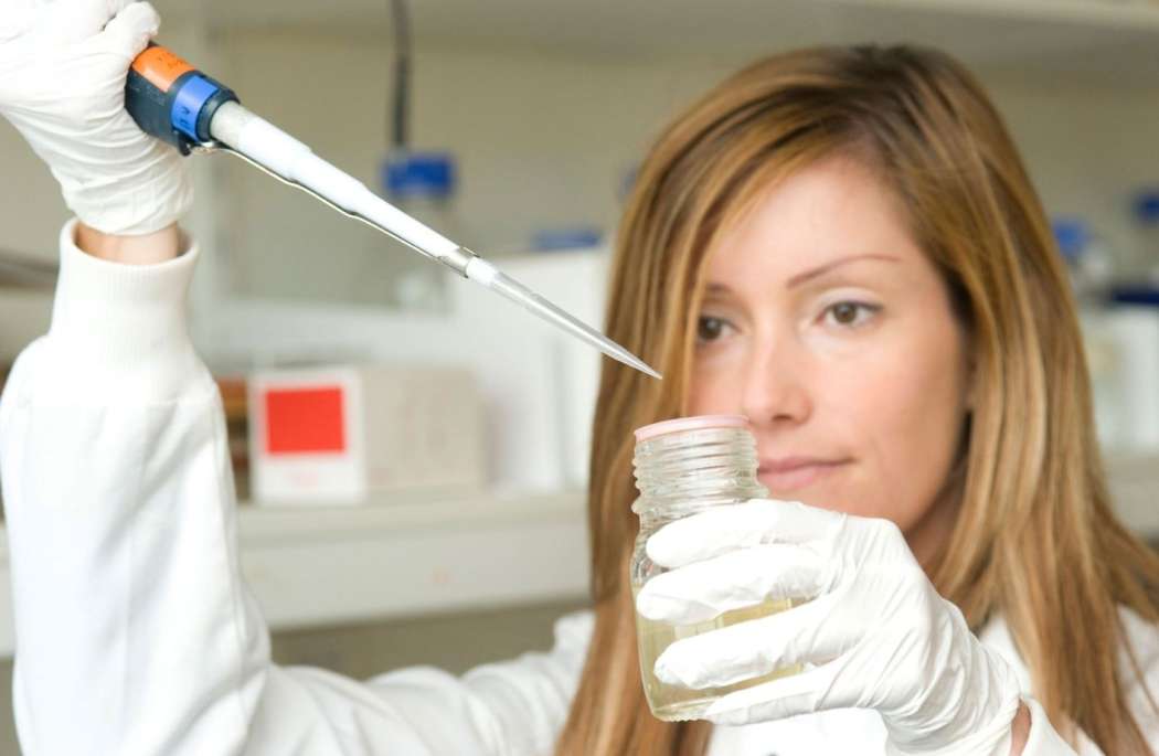 biokemija raziskovalka cepivo zdravila