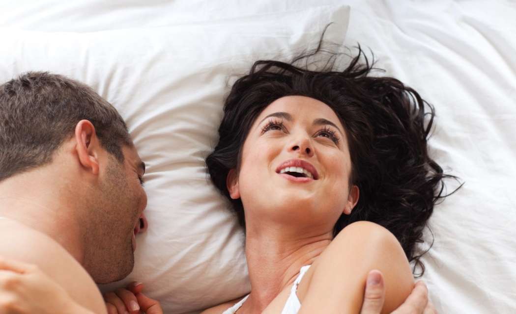 postelja ženska moški črnolsaka odnos spolnost