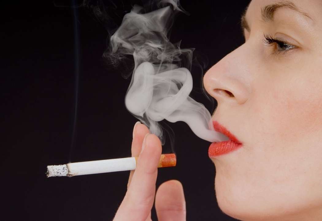 ženska, kajenje, cigareta