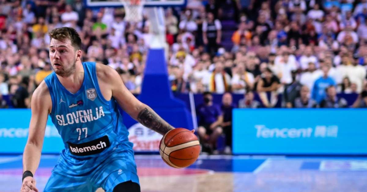 Les basketteurs slovènes ont battu la France grâce aux 47 points de Luka Dončić