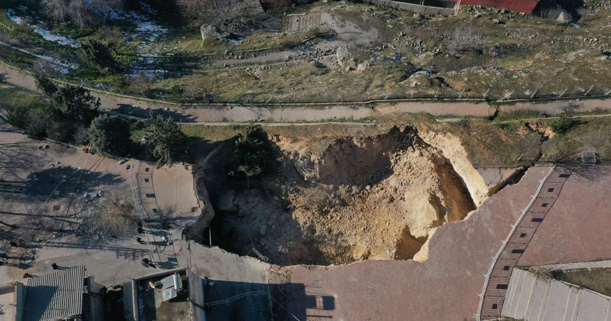Nach dem Erdbeben in der Türkei wurden drei weitere Überlebende aus den Trümmern gezogen, das Kind starb später