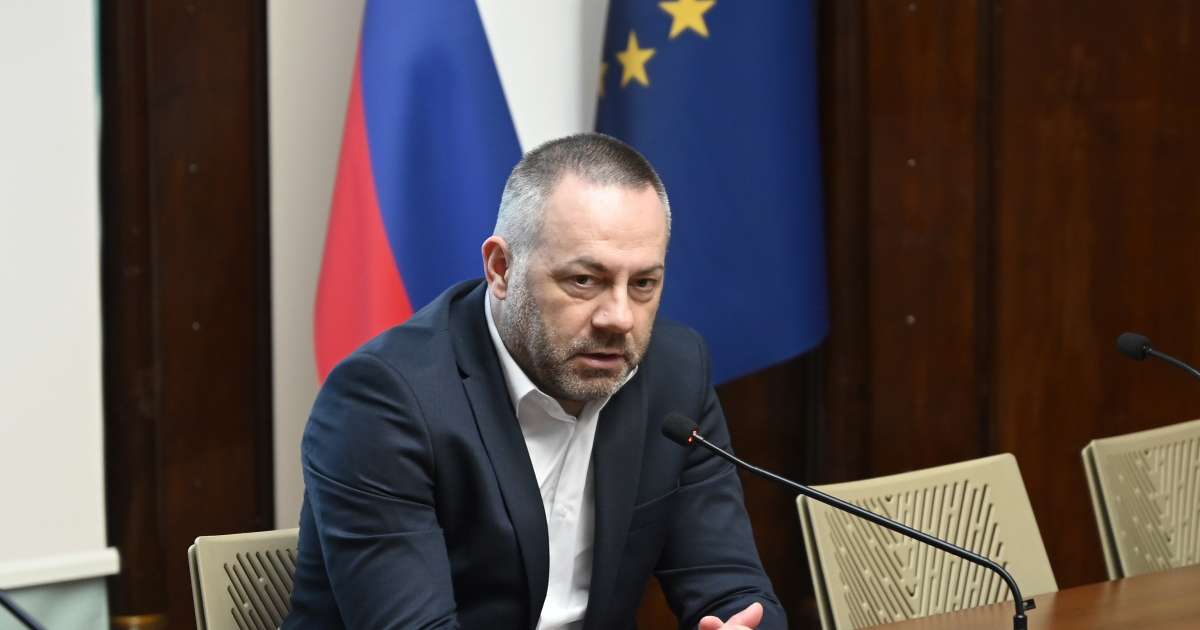 Reunião tempestuosa do conselho estratégico: o ministro Bešič Loredan teria ameaçado renunciar
