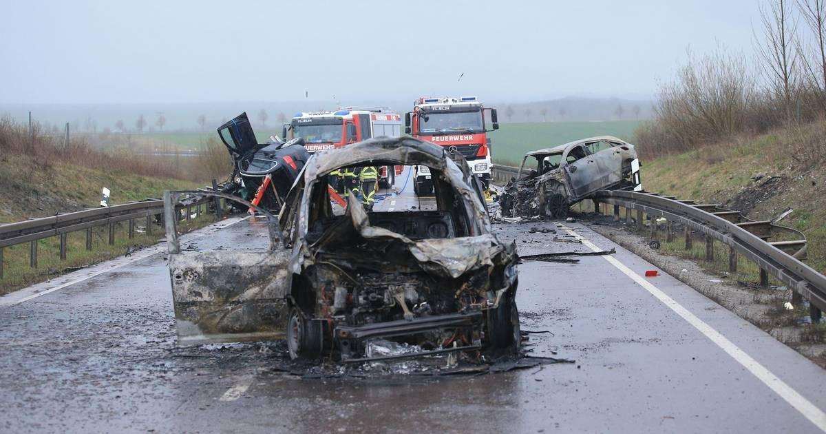 Fünf 19-Jährige kamen durch einen möglicherweise betrunkenen Fahrer eines BMW ohne Führerschein ums Leben