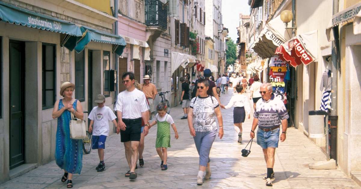 Em quais países os jovens vivem mais tempo com os pais?