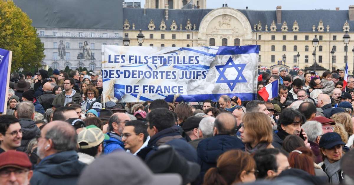 Manifestations massives contre l’antisémitisme à Paris