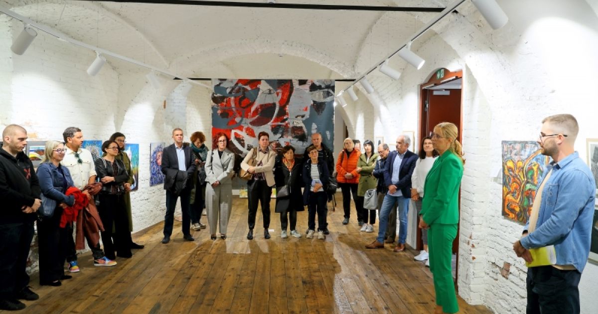 Učitelji ŠETK so se izkazali z razstavo Nove perspektive - Svet24.si