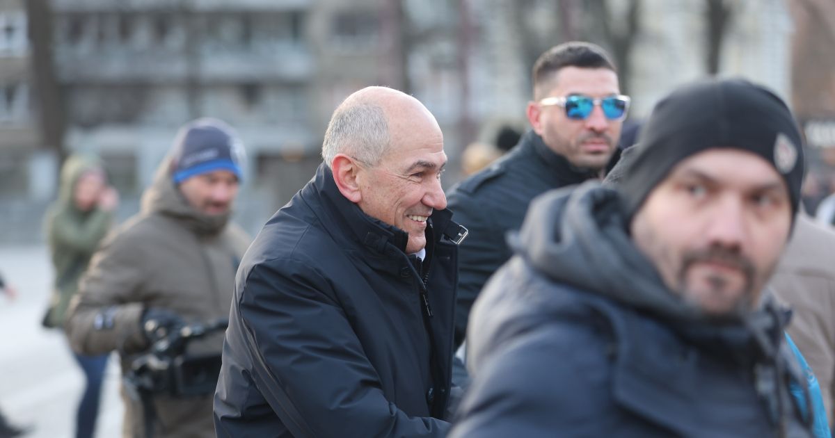 Janšo so na Ruparjevem shodu varovali telesni stražarji - Svet24.si