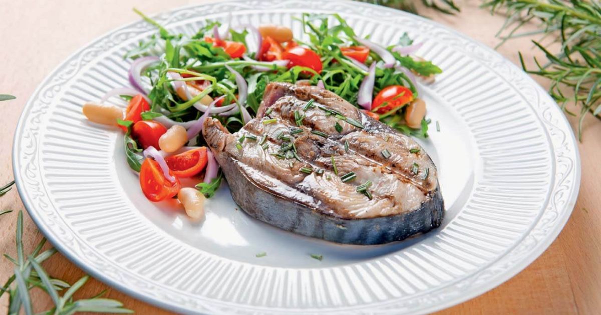 Pyallam Isda Marinirana palamida na žaru s fižolovo solato s paradižnikom - Svet24.si
