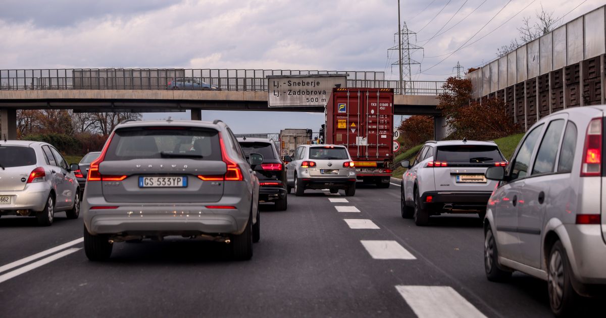 Preverite stanje na cestah; danes močno povečan promet in zastoji ...