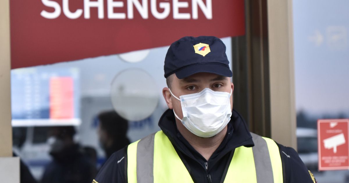 Nove podrobnosti: Uniformo kupil na bolhi in se izdajal za policista