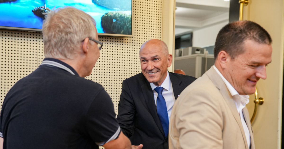 Kdo lobira pri Janševi vladi: od zdravstva do Patrie in Airbusa