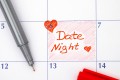 Če ne gre drugače, si večer za zmenek vnesite v koledar.