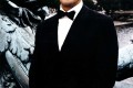 Roger Moore v Parizu kot James Bond Od tarče do smrti (1985).