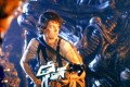 V Aliens (1986) gre Ripleyeva po Newt v gnezdo pošasti in tam naleti na matico.