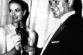 1956 mu je Oskarja izročila Grace Kelly.