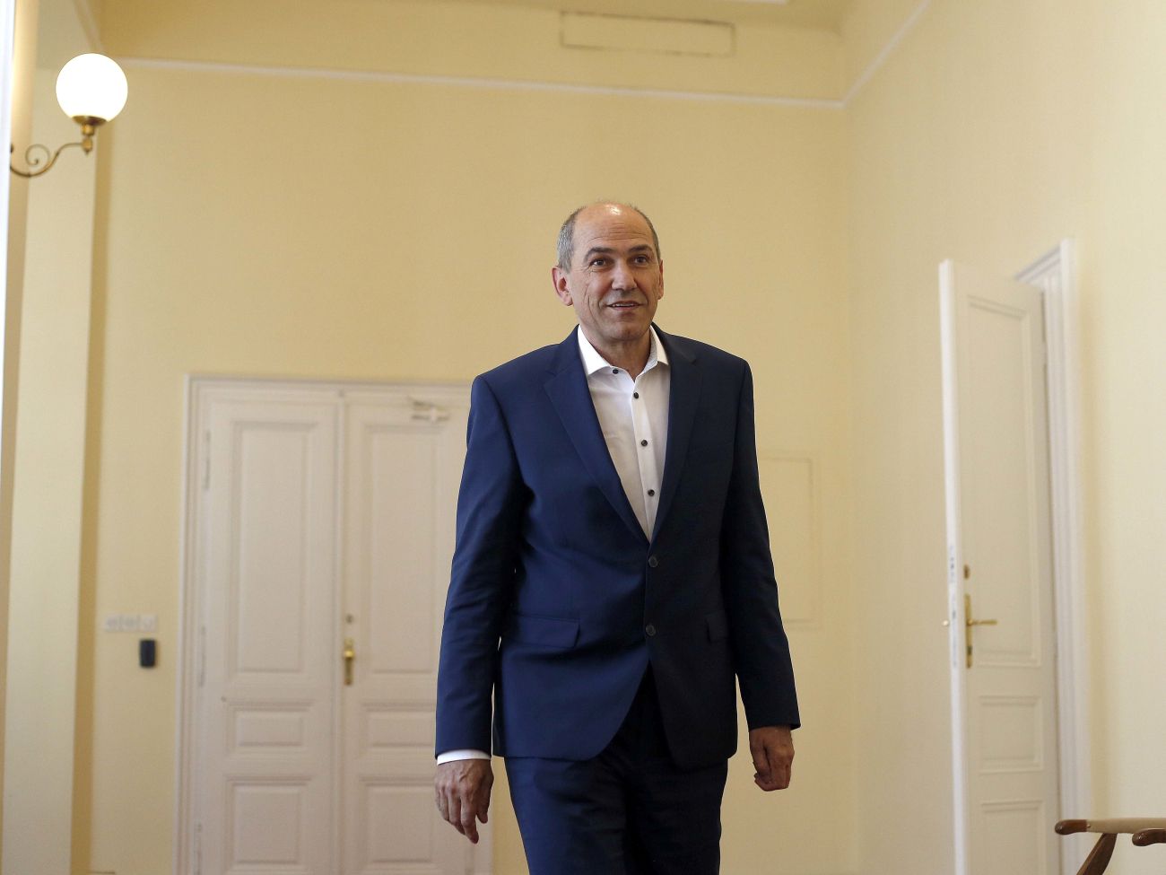 janez jansa bobo.jpg