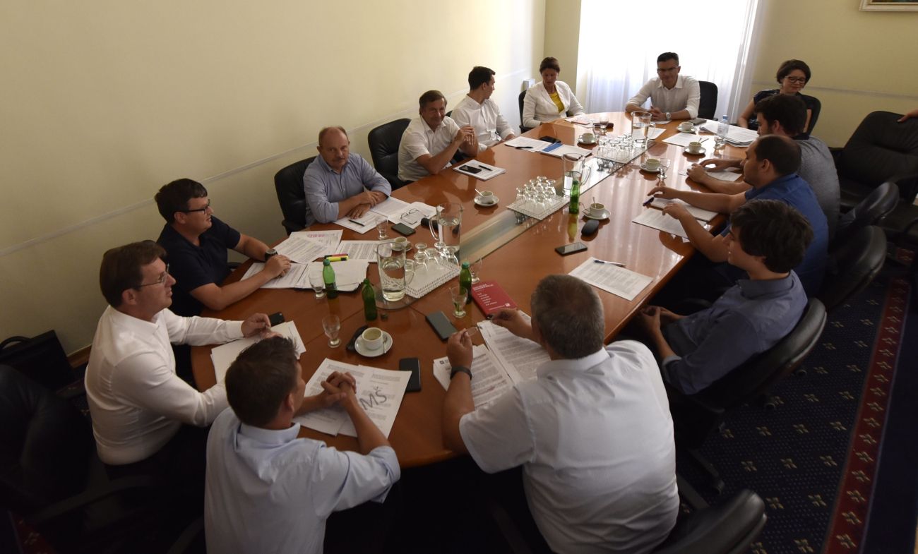 sarec mesec zidan bratusek erjavec cerar bobo.jpg