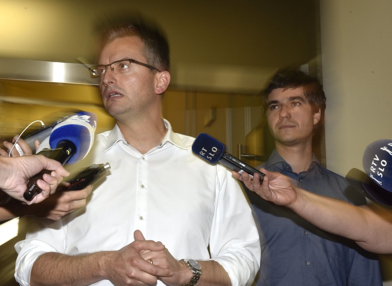 FOTO1 sarec mesec bobo.jpg