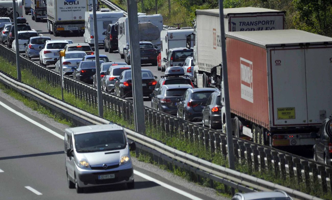 zastoj kolona promet avtocesta bobo1.jpg