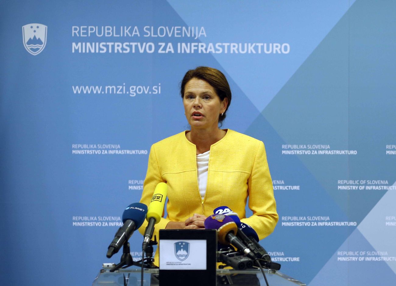 alenka bratusek bobo.jpg