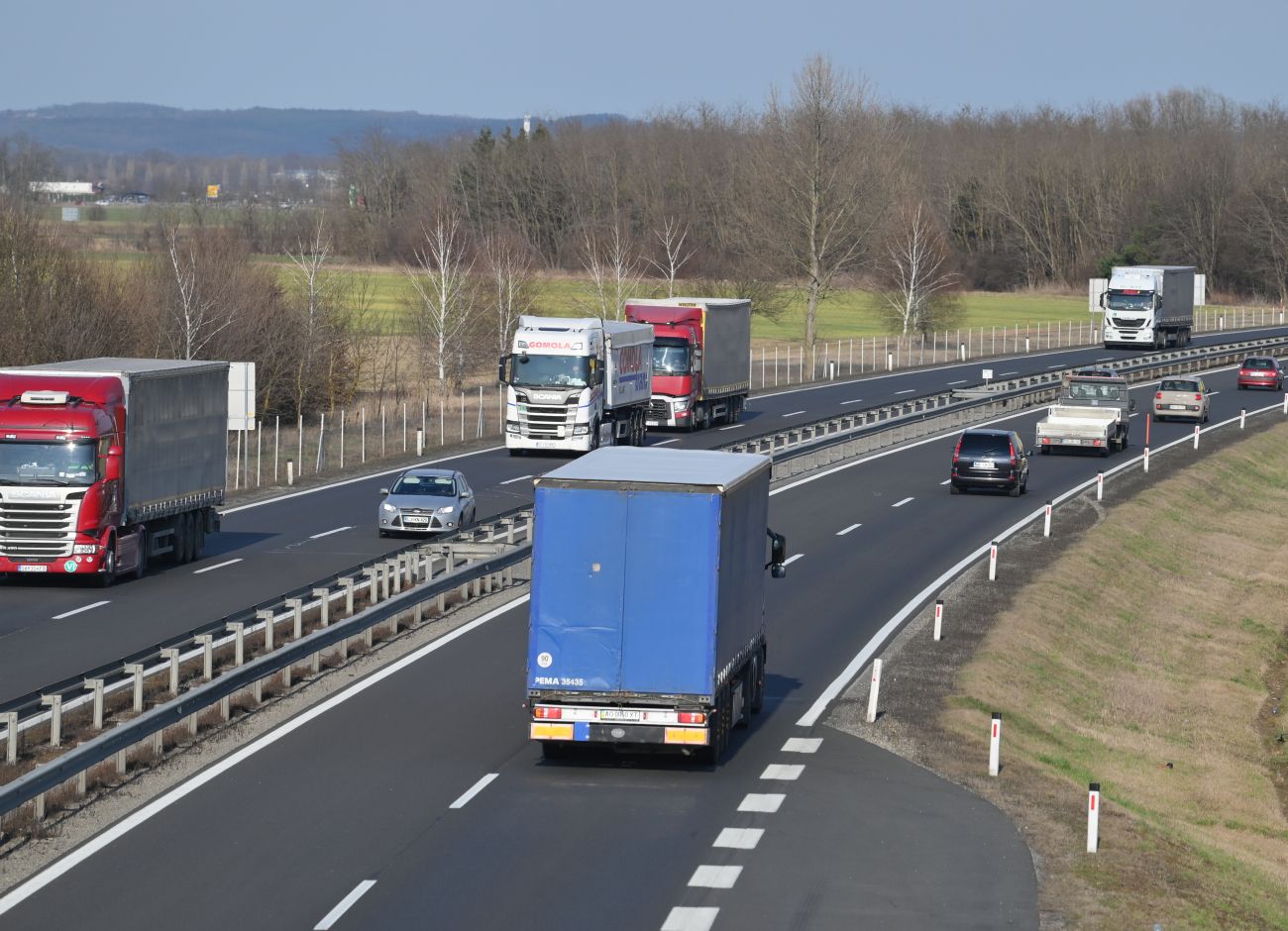 krog, avtocesta, pomurka, tovornjaki, promet, simbol