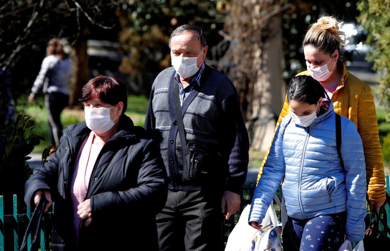 ljudje, koronavirus, maske, zaščita.jpg