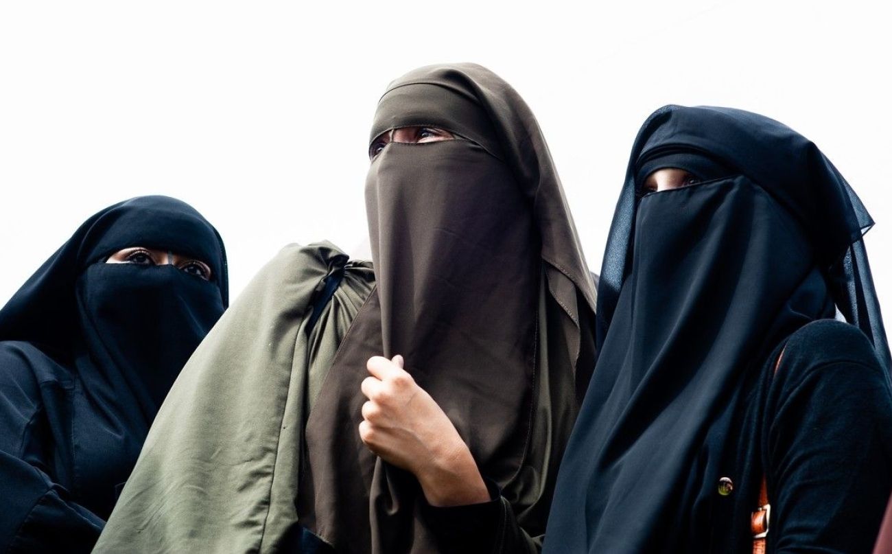 burka, zakrivanje.jpg