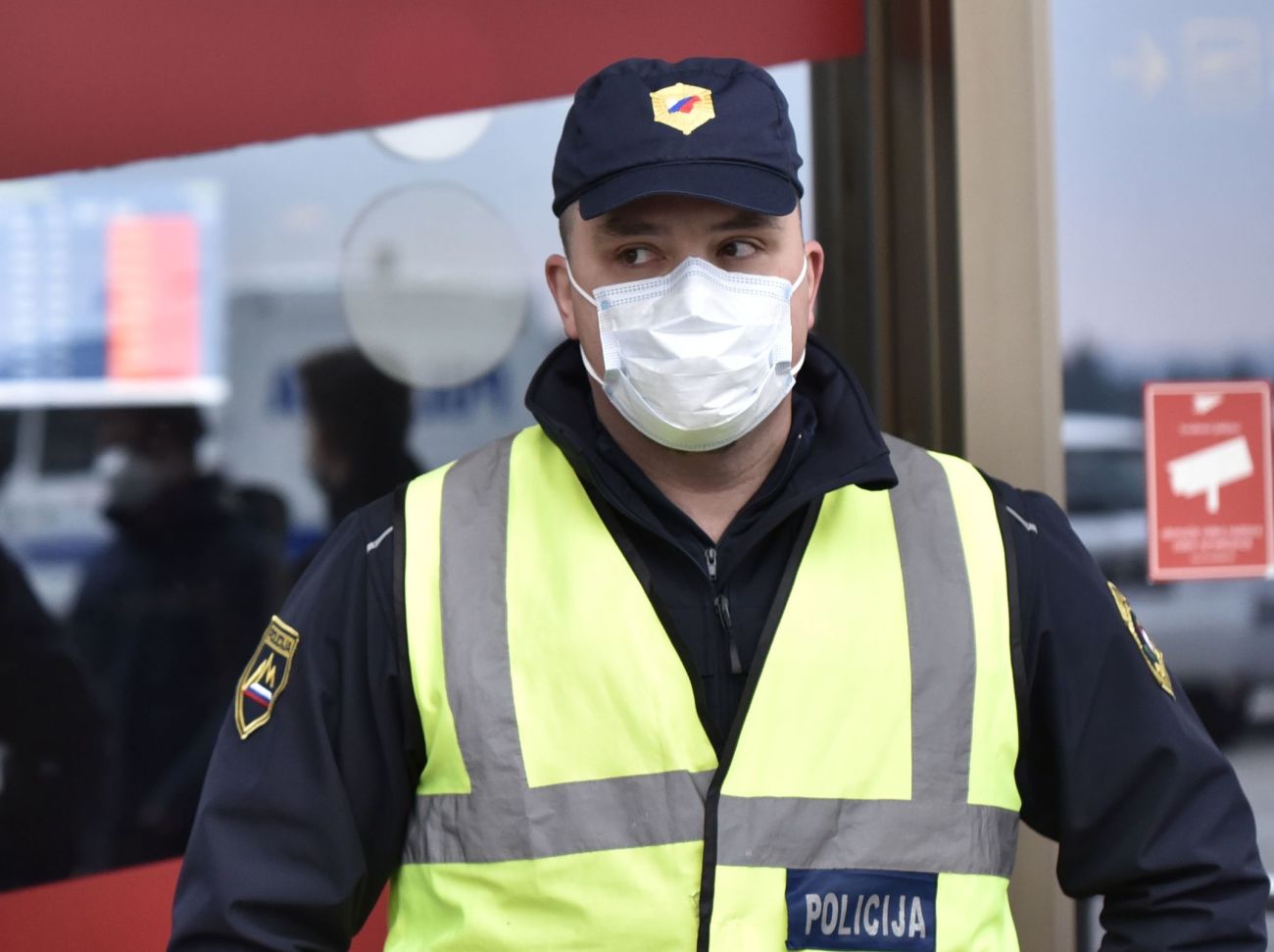 policija maske koronavirus bobo1.jpg